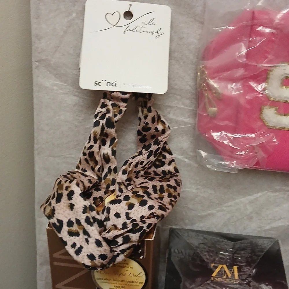 SKIN CARE BUNDLE W/SKIN BAG SEE DESCRIPTION FOR CONTENTS